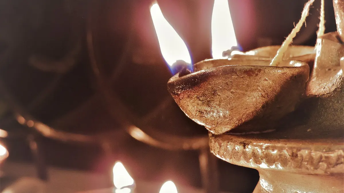 Diwali AI photo prompts diya lamp festive light